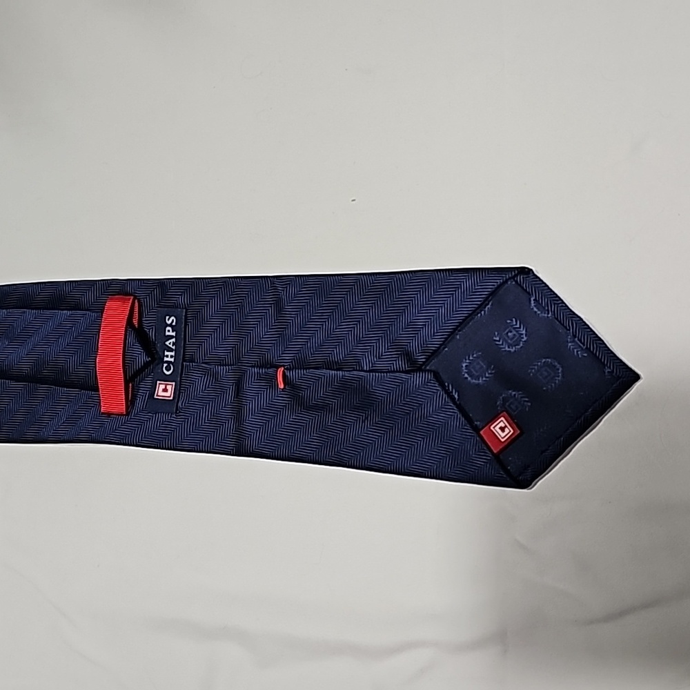 Chaps Men's Navy Blue Necktie ๐ - Picture 6 of 7